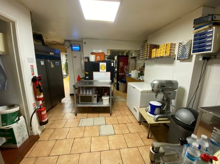 £1,500 PCM, Fully Fitted and Equipped A3 Licensed Takeaway in Storrar Road, Cardiff, CF24 2RS - Photo 4