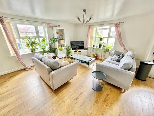 2 bedroom flat to rent - Photo 1