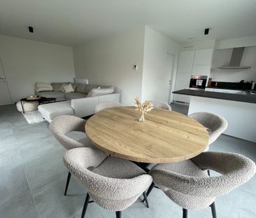 Drie slaapkamer EENGEZINSWONING met garage & tuin - Photo 3