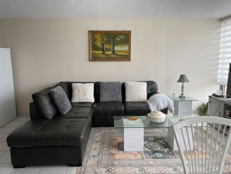 For Lease - 25 Fairview Road Unit# 1101Rm2, Mississauga, Ontario - Photo 2