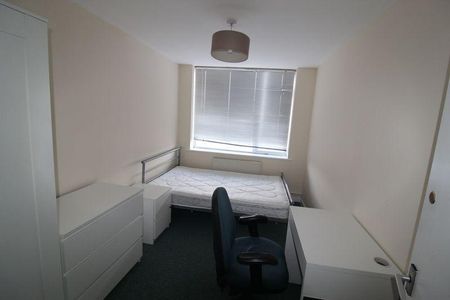 4 bedroom apartment to rent - Photo 3