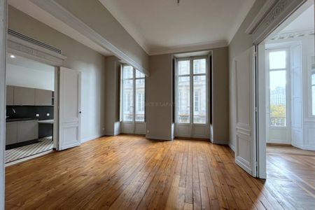 IDÉALEMENT SITUÉ - LUMINEUX ET EN TRÈS BON ÉTAT - Photo 4