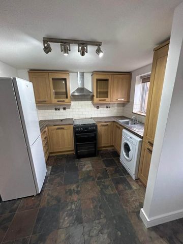 2 bedroom terraced house to rent - Photo 4