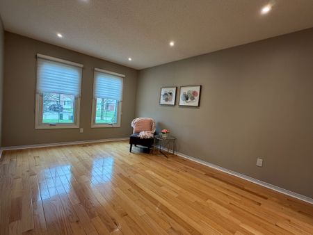 For Lease - 10 Holden Court, Whitby, Ontario - Photo 2