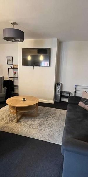 5 bedroom house of multiple occupation to rent - Photo 1