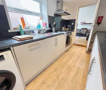 Burley Road, Hyde Park - Photo 1