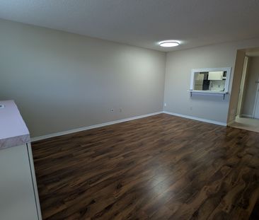 For Lease - 8351 Mclaughlin Road Unit# 403, Brampton, Ontario - Photo 2