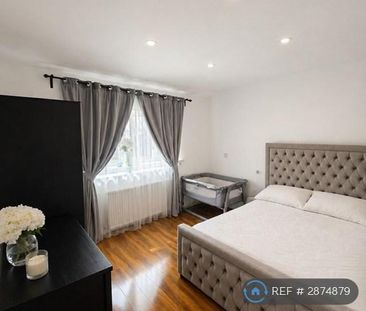 4 bedroom semi-detached house to rent - Photo 6