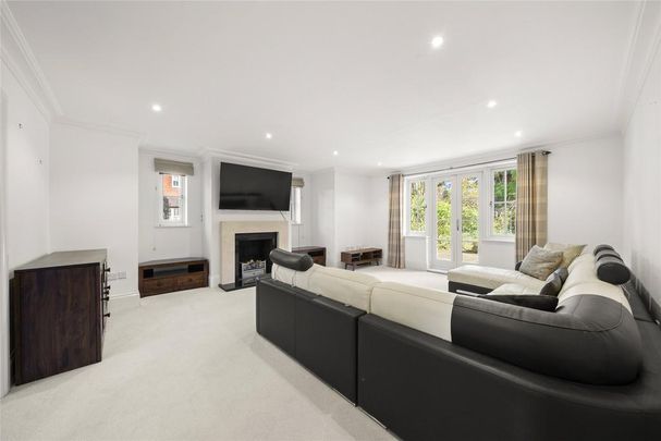 6 bedroom detached house to rent - Photo 1