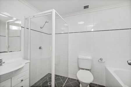 Modern 2 Bedroom Security Apartment - Photo 4