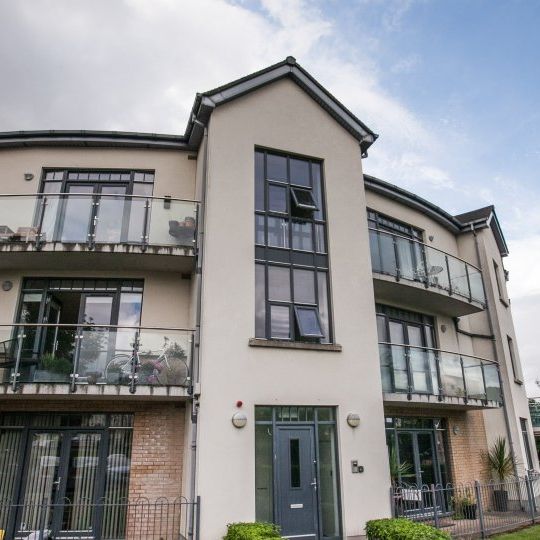 Bright room in 2-bedroom apartment in Bray, Dublin - Photo 1