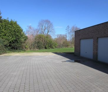 Gelijkvloers appartement met twee slaapkamers, terras en garage - Photo 2