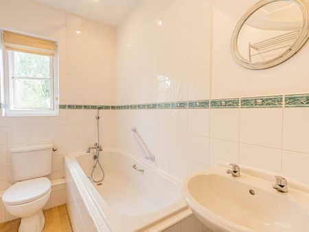 Flat to rent on - Photo 4