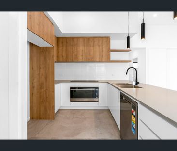 Break Lease - Near New Home in Rainforest Rise - Photo 6