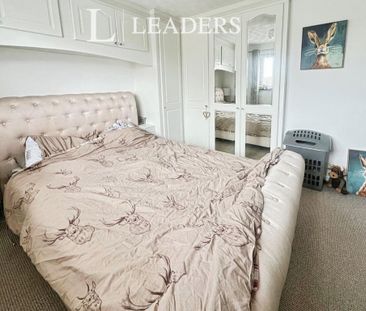 4 bedroom detached house to rent - Photo 3