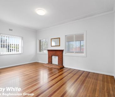 FAMILY HOME - PERFECT LOCATION - Photo 2