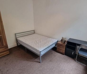 4 bedroom terraced house to rent - Photo 6