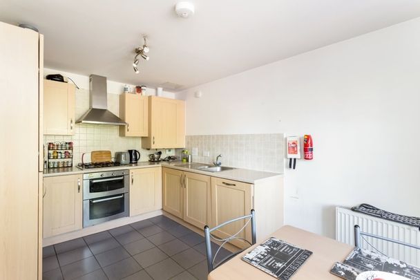 4 bedroom terraced house to rent - Photo 1
