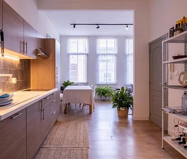 Duplex appartement met twee slaapkamers, op een steenworp van het centraal station. - Foto 4