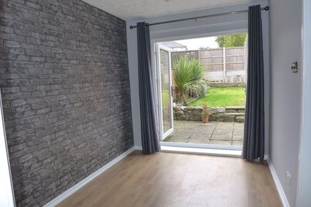 3 bedroom semi-detached house to rent - Photo 2