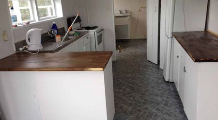 Lovely 3 Bedroom Home plus games room - Photo 3