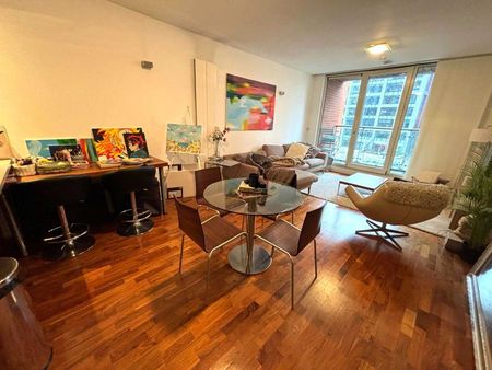 Fantastic Fully Furnished One Double Bedroom Apartment with ALLOCATED PARKING in the heart of Manchester's Spinningfields district. - Photo 2