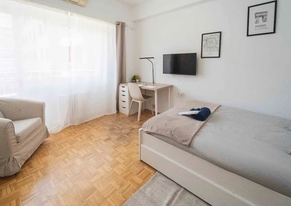 Calle de la Reina Mercedes, Madrid, Community of Madrid 28020