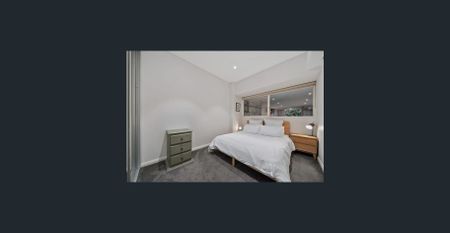 Stylish Contemporary Living in a Vibrant Inner-City Setting - Photo 3