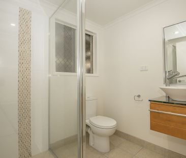 2/15 Hopkins Street, Currajong - Photo 2