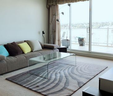 Stunning City Views Furnished Apartment - Photo 3