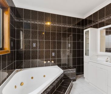 Spacious Living at its best - Photo 5