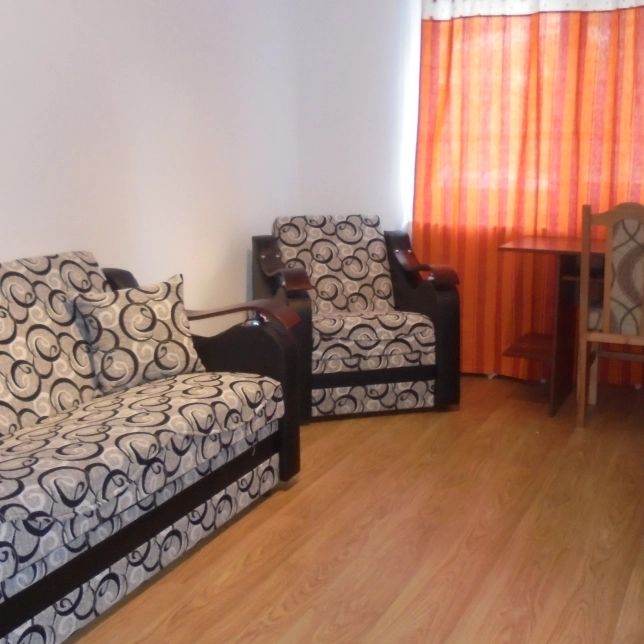 Apartament de inchiriat, 2 camere, decomandat, 45 mp, Podul de Fier, Tg Cucu, Cod 162950 - Photo 1