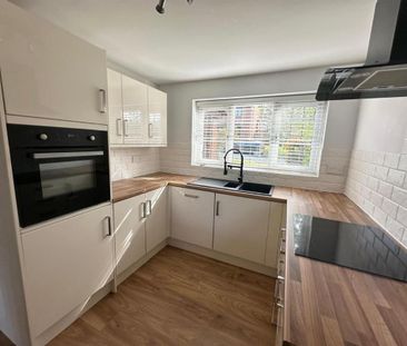 Lakeside Court, Brierley Hill, West Midlands - Photo 3
