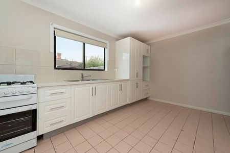 Charming and Spacious Home in the Heart of Yarraville - Photo 5