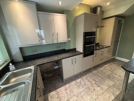 3 bedroom semi-detached house to rent - Photo 4