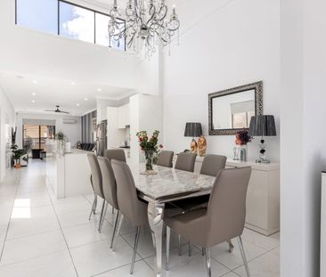 Bright & Spacious Two-Bedroom home in the Popular Sunora Complex - Photo 2