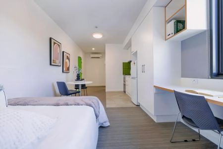 Premier Large Studio with Double Bed(Mid floor Level 6-15) - Photo 2