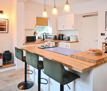 2 bedroom semi-detached house to rent - Photo 2