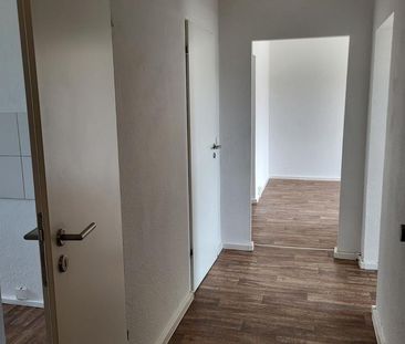 Umzugsbonus!!! Tolle 3 -Raumwohnung mit Balkon und Tageslichtbad - Photo 6