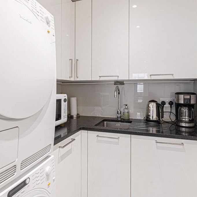 3 bedroom mews to rent - Photo 1