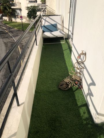Situation privilégiée face aux Pyrénées en Hyper Centre pour ce sublime T3 meublé tout équipé avec balcons et parking privé sécurisé, - Photo 4