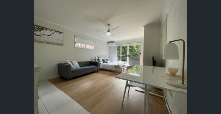 UQ Fully furnished Premium Studio at $500 per week, All bills included - Photo 5