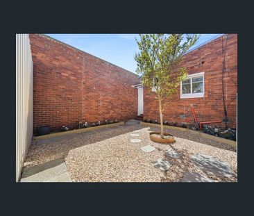 Three Bedroom Apartment Above Shop - Photo 5