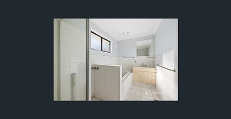 Spacious Family Home! - Photo 5