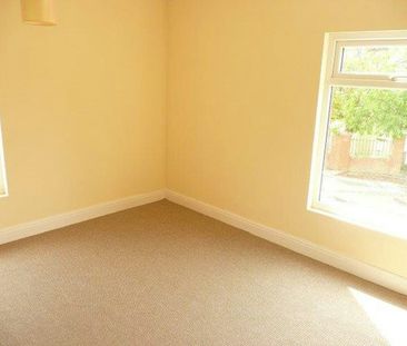 Terraced House to rent on - Photo 3