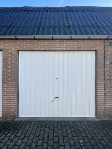 Gerenoveerde stadswoning op uitstekende ligging met binnentuin en garagebox - Photo 2