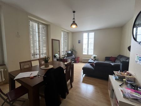 Location Appartement 3 pièces 88m² JARNAC 16200 - Photo 2