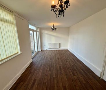 3 bedroom detached house to rent - Photo 2