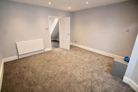 3 bedroom terraced house to rent - Photo 5