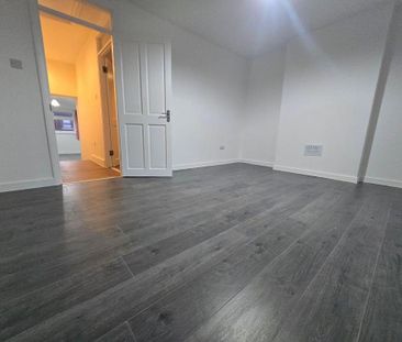 4 bedroom terraced house to rent - Photo 6